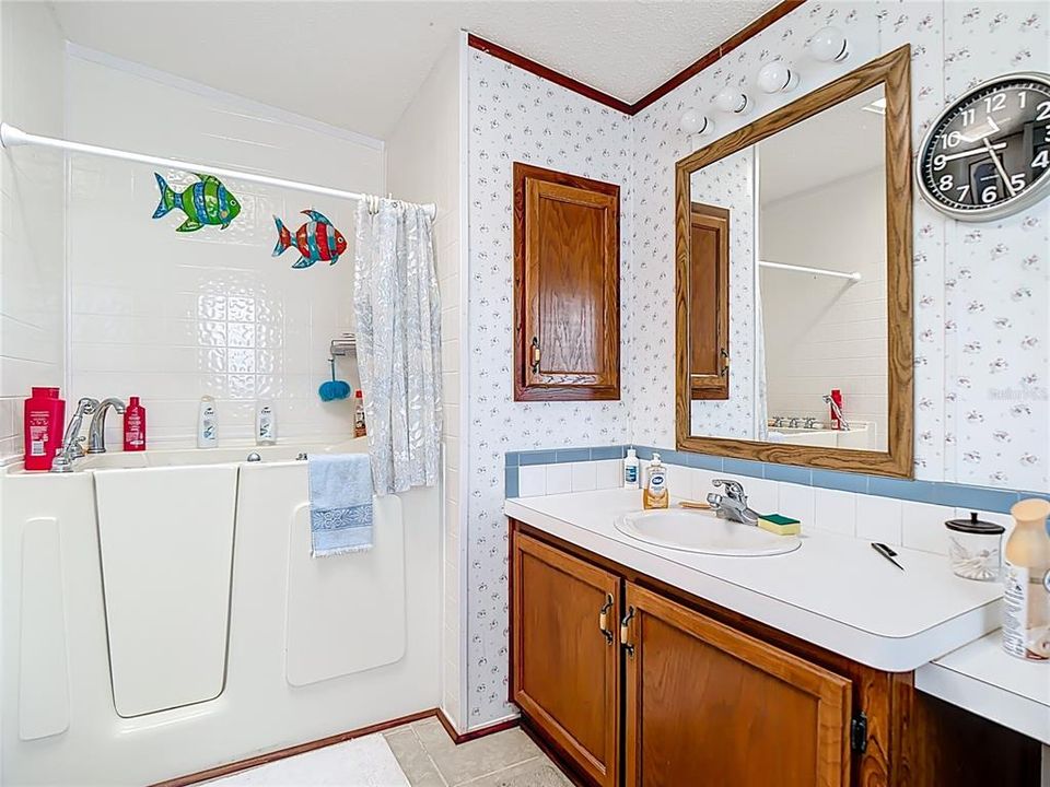 For Sale: $178,000 (2 beds, 2 baths, 1316 Square Feet)