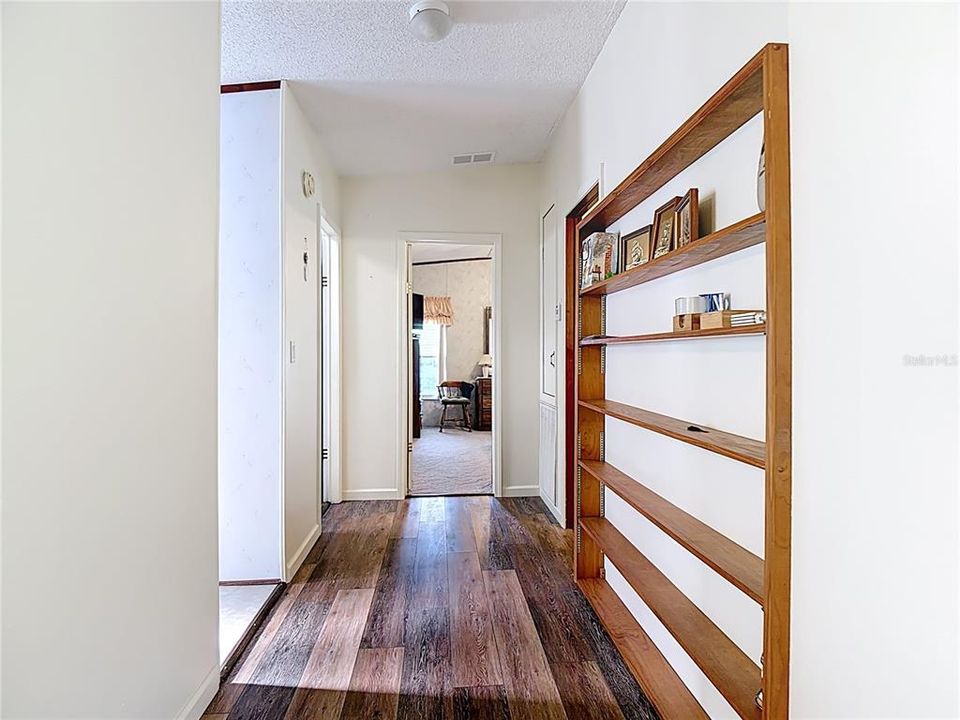 For Sale: $178,000 (2 beds, 2 baths, 1316 Square Feet)