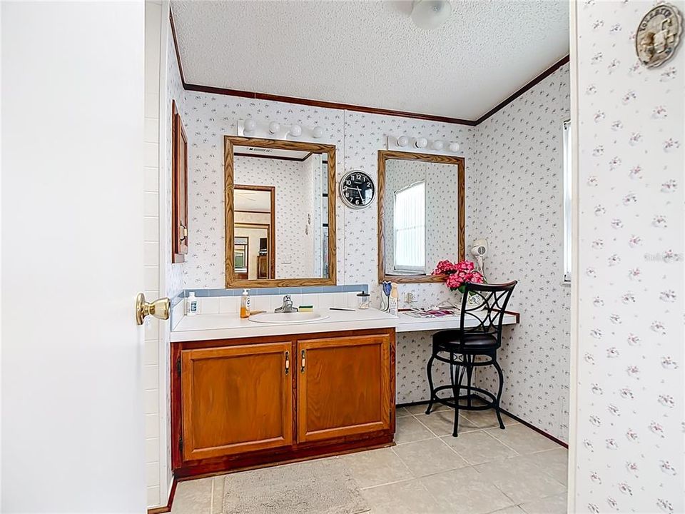 For Sale: $178,000 (2 beds, 2 baths, 1316 Square Feet)