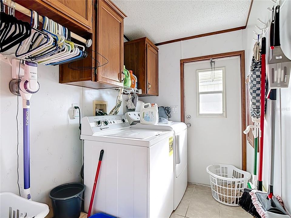For Sale: $178,000 (2 beds, 2 baths, 1316 Square Feet)