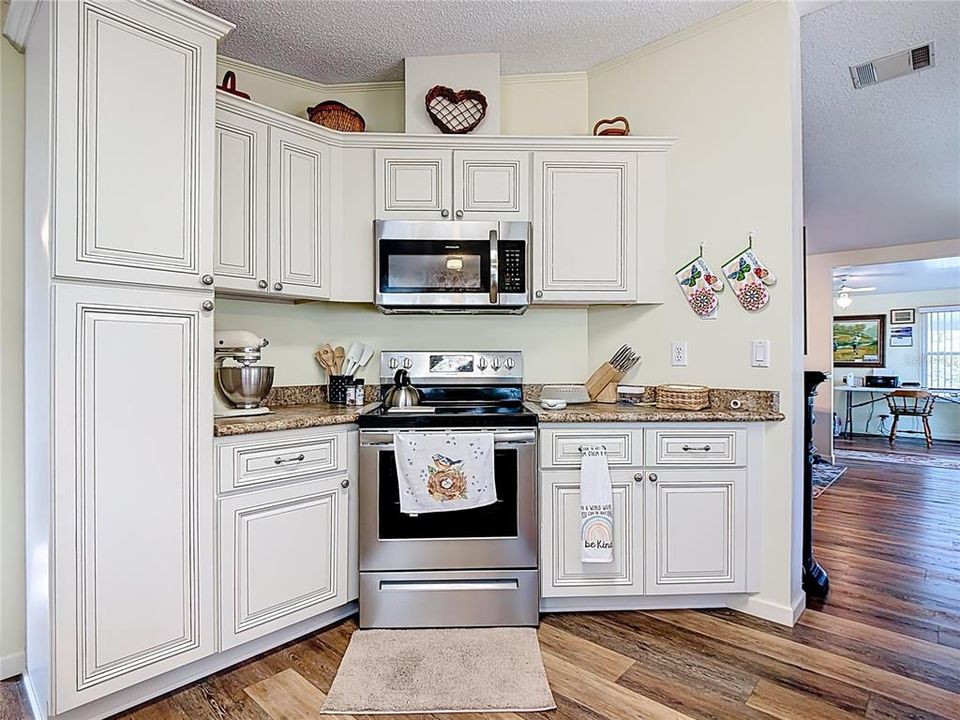 For Sale: $178,000 (2 beds, 2 baths, 1316 Square Feet)