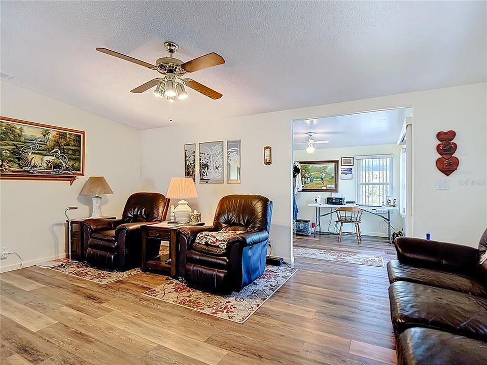 For Sale: $178,000 (2 beds, 2 baths, 1316 Square Feet)