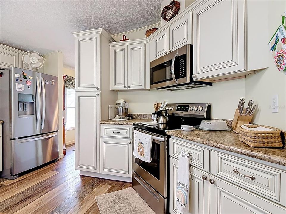 For Sale: $178,000 (2 beds, 2 baths, 1316 Square Feet)