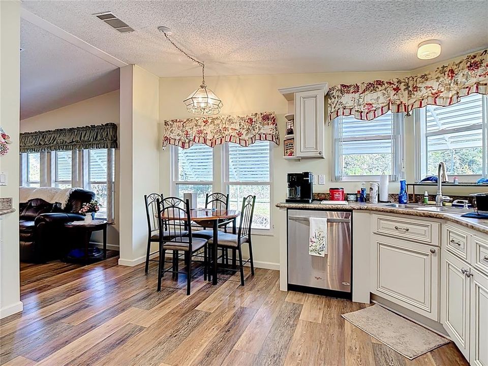 For Sale: $178,000 (2 beds, 2 baths, 1316 Square Feet)