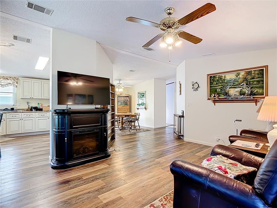 For Sale: $178,000 (2 beds, 2 baths, 1316 Square Feet)