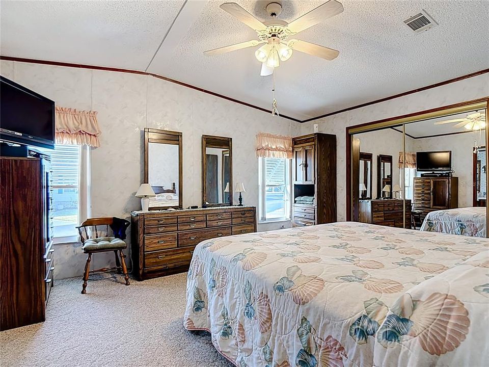 For Sale: $178,000 (2 beds, 2 baths, 1316 Square Feet)