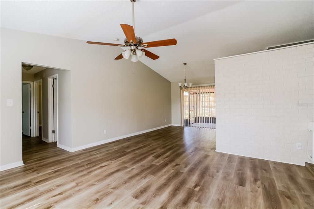 出租: $2,240 (3 贝兹, 2 浴室, 1574 平方英尺)