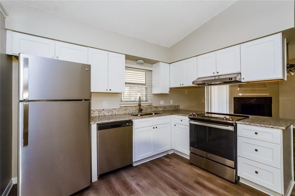 出租: $2,240 (3 贝兹, 2 浴室, 1574 平方英尺)