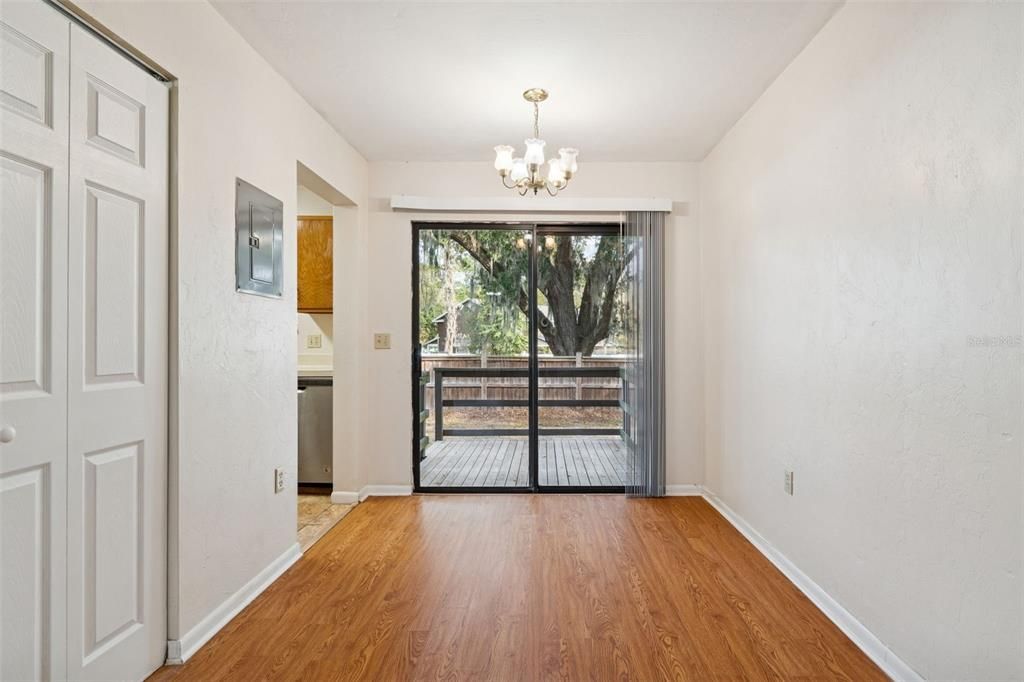 For Rent: $1,300 (2 beds, 2 baths, 1133 Square Feet)