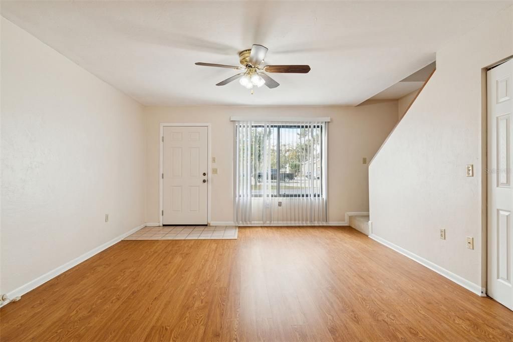 For Rent: $1,300 (2 beds, 2 baths, 1133 Square Feet)