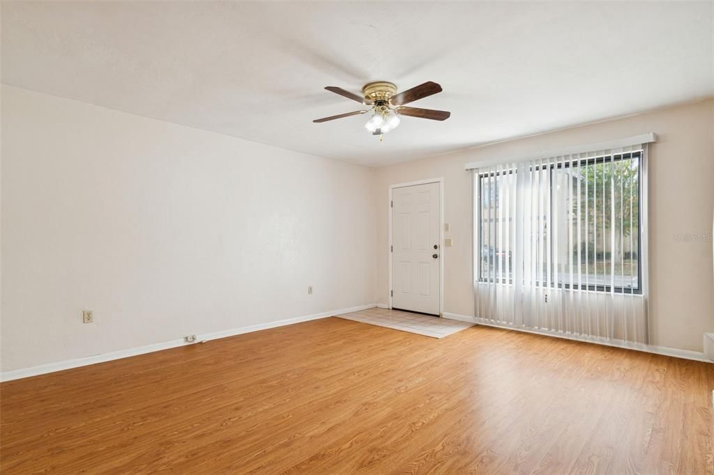 For Rent: $1,300 (2 beds, 2 baths, 1133 Square Feet)