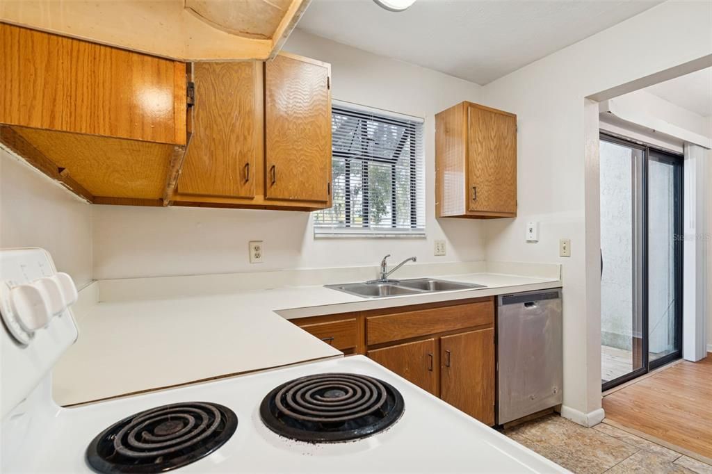 For Rent: $1,300 (2 beds, 2 baths, 1133 Square Feet)