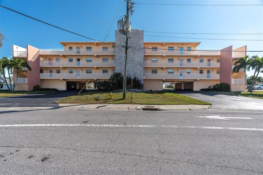 出租: $2,500 (2 贝兹, 2 浴室, 900 平方英尺)