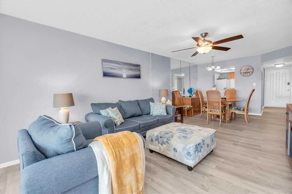 出租: $2,500 (2 贝兹, 2 浴室, 900 平方英尺)