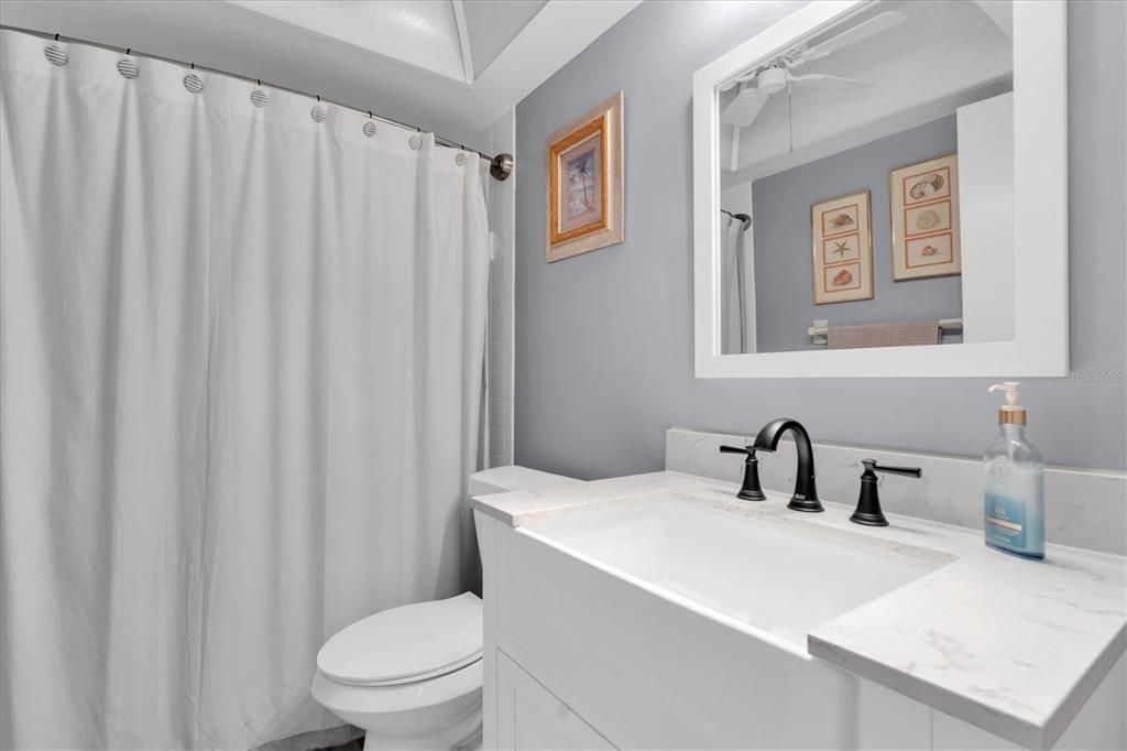 出租: $2,500 (2 贝兹, 2 浴室, 900 平方英尺)