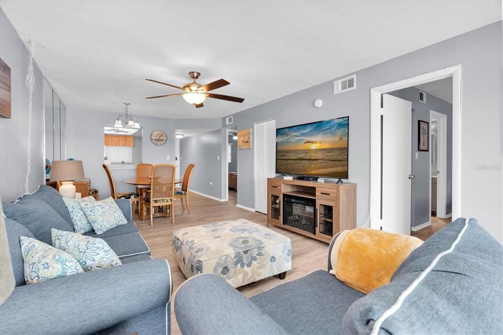 出租: $2,500 (2 贝兹, 2 浴室, 900 平方英尺)