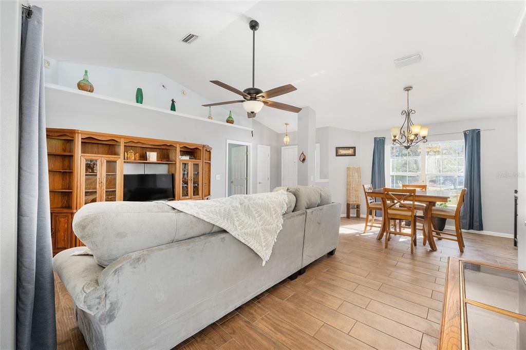 待售: $259,000 (3 贝兹, 2 浴室, 1470 平方英尺)