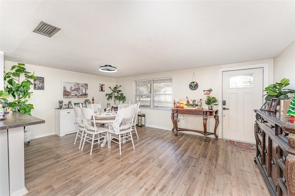 En Venta: $340,000 (3 camas, 2 baños, 1448 Pies cuadrados)