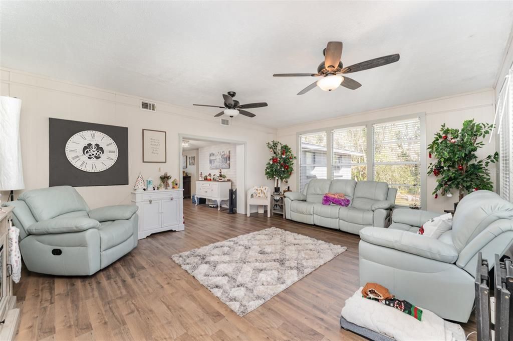 En Venta: $340,000 (3 camas, 2 baños, 1448 Pies cuadrados)