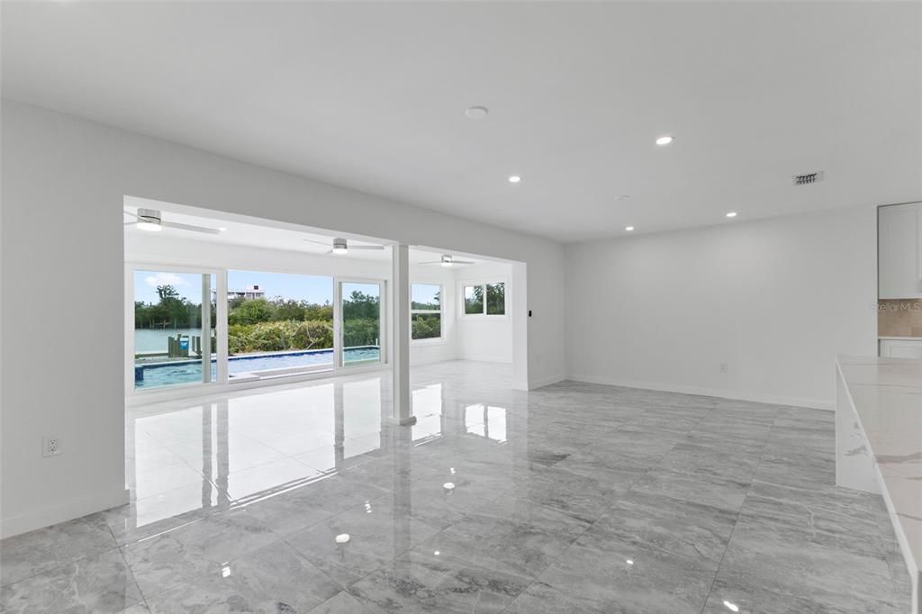 En Venta: $1,299,000 (3 camas, 2 baños, 2113 Pies cuadrados)