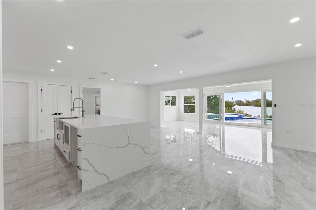 En Venta: $1,299,000 (3 camas, 2 baños, 2113 Pies cuadrados)