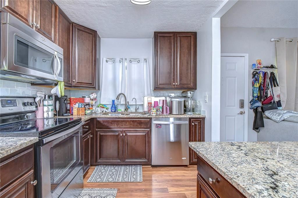 For Rent: $1,775 (2 beds, 1 baths, 752 Square Feet)