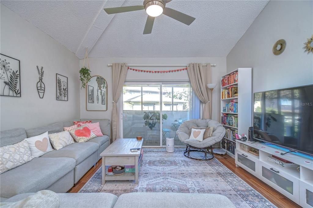 For Rent: $1,775 (2 beds, 1 baths, 752 Square Feet)