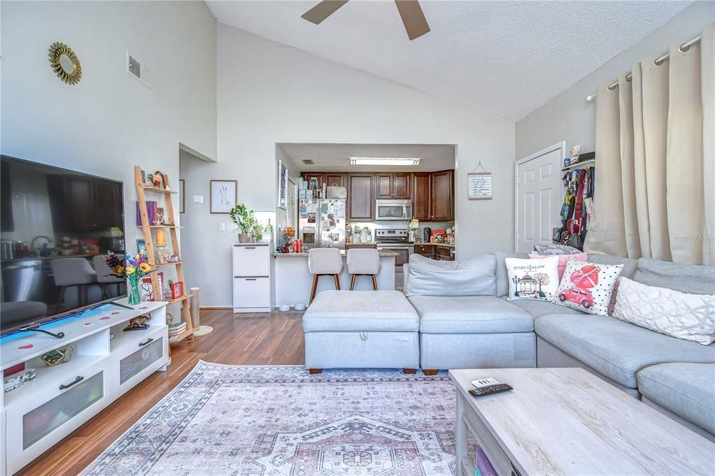 For Rent: $1,775 (2 beds, 1 baths, 752 Square Feet)