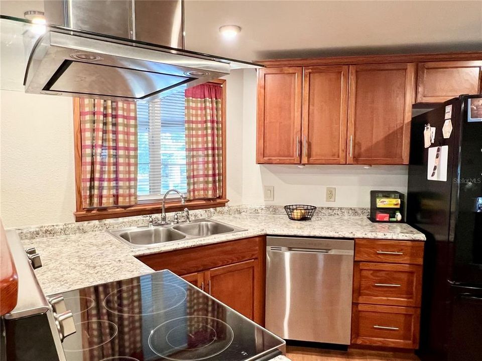 En Venta: $240,000 (2 camas, 2 baños, 1860 Pies cuadrados)