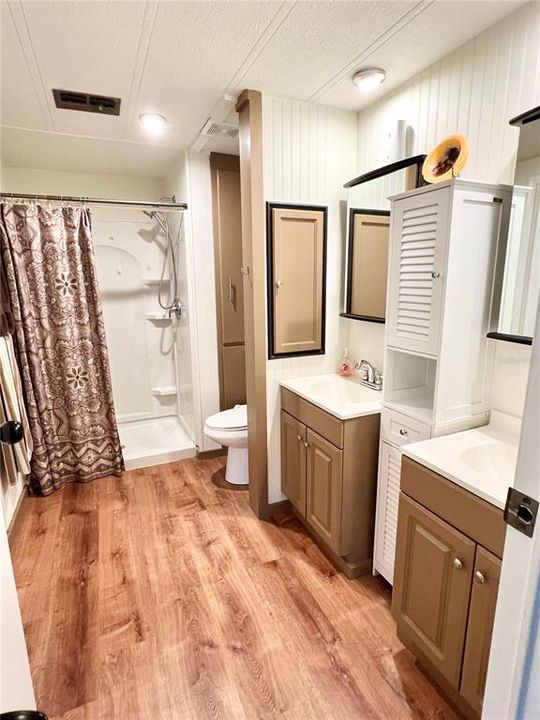 En Venta: $240,000 (2 camas, 2 baños, 1860 Pies cuadrados)