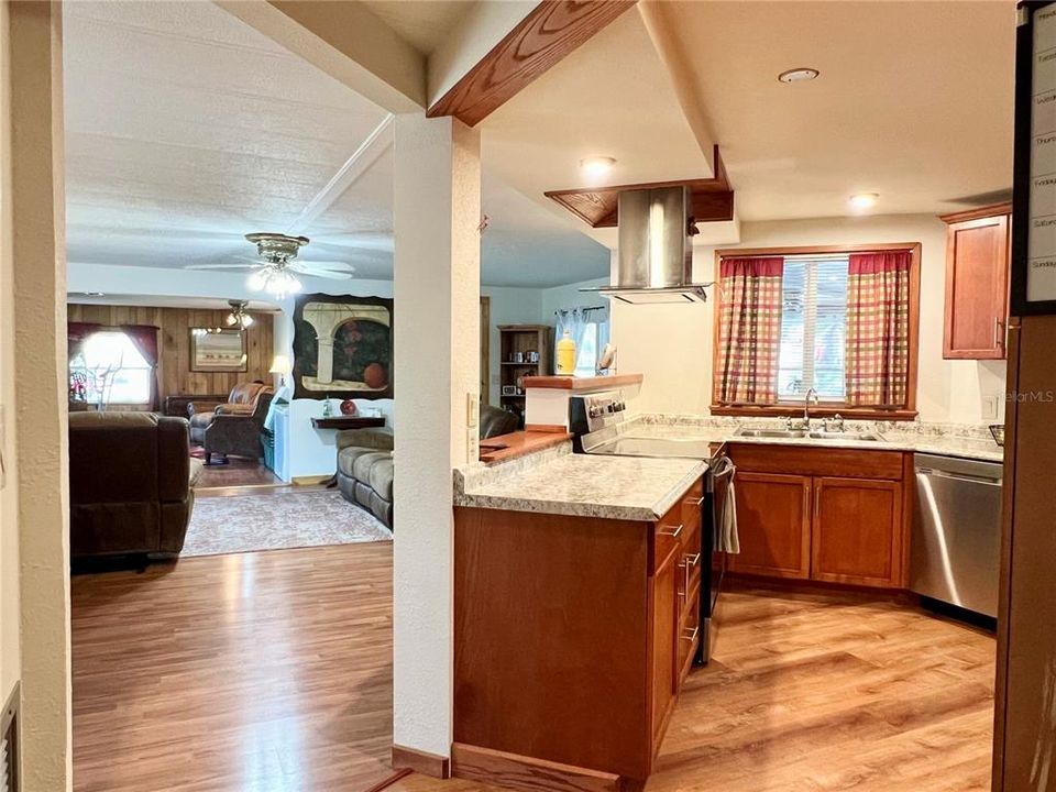 En Venta: $240,000 (2 camas, 2 baños, 1860 Pies cuadrados)