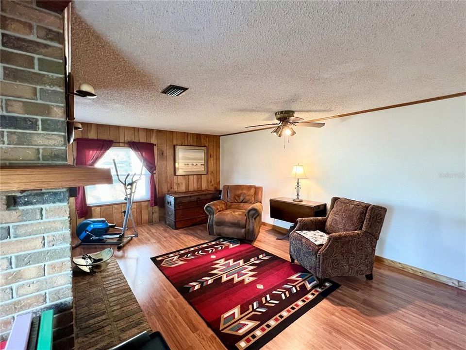 En Venta: $240,000 (2 camas, 2 baños, 1860 Pies cuadrados)