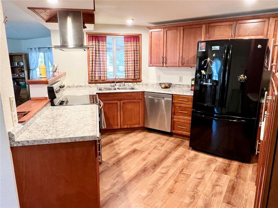 En Venta: $240,000 (2 camas, 2 baños, 1860 Pies cuadrados)