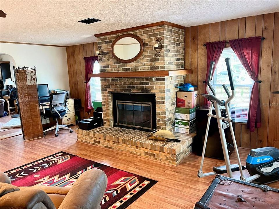 En Venta: $240,000 (2 camas, 2 baños, 1860 Pies cuadrados)