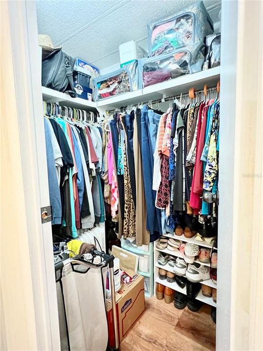 En Venta: $240,000 (2 camas, 2 baños, 1860 Pies cuadrados)