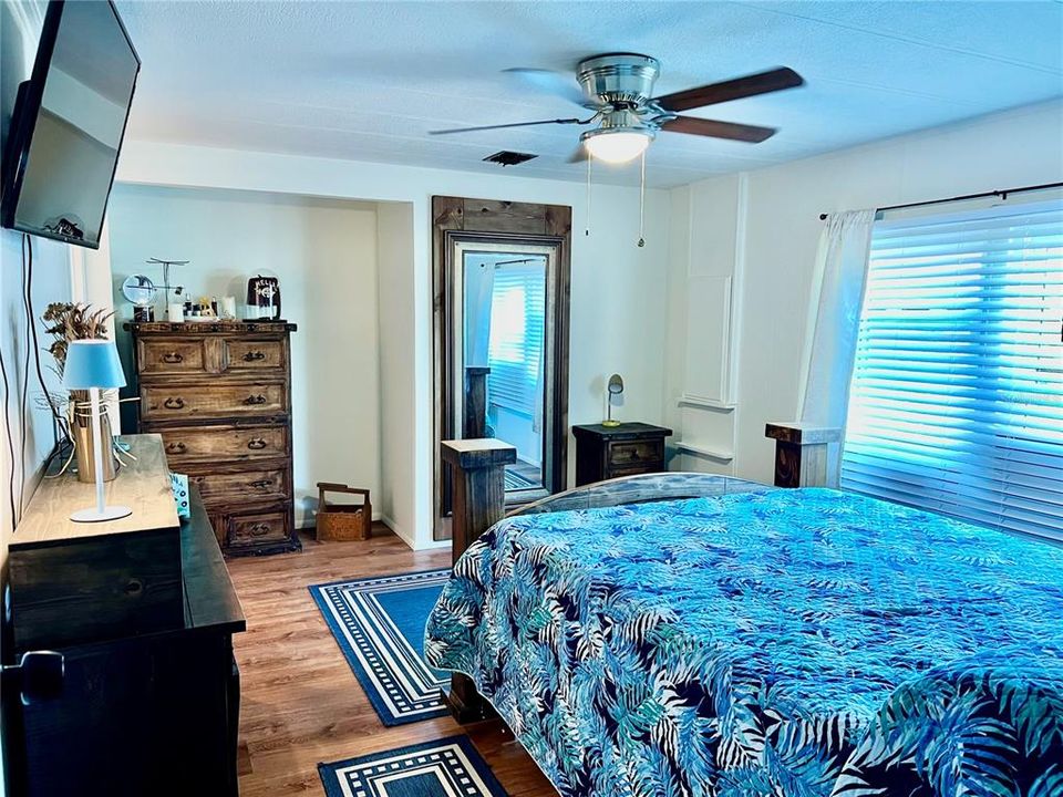 En Venta: $240,000 (2 camas, 2 baños, 1860 Pies cuadrados)