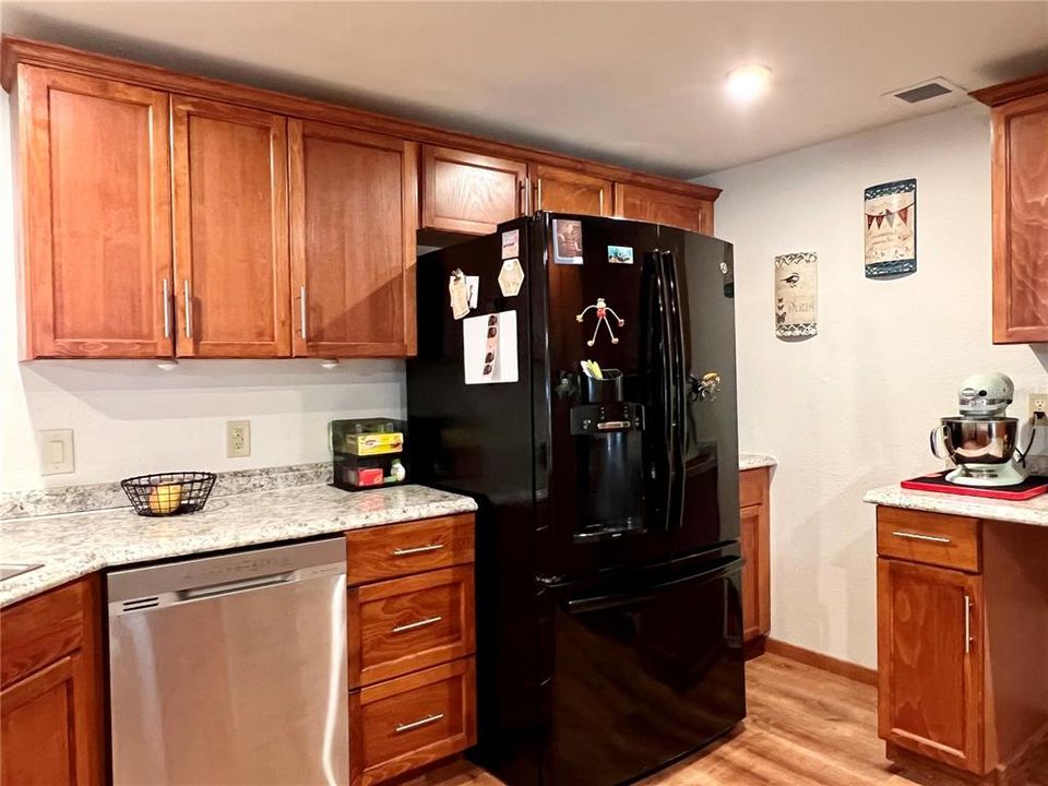 En Venta: $240,000 (2 camas, 2 baños, 1860 Pies cuadrados)