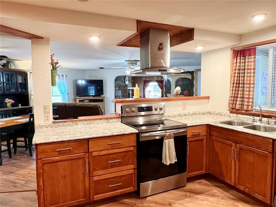 En Venta: $240,000 (2 camas, 2 baños, 1860 Pies cuadrados)