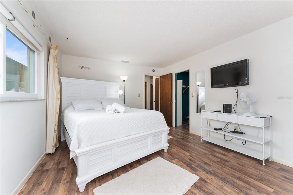 待售: $325,000 (2 贝兹, 2 浴室, 1249 平方英尺)