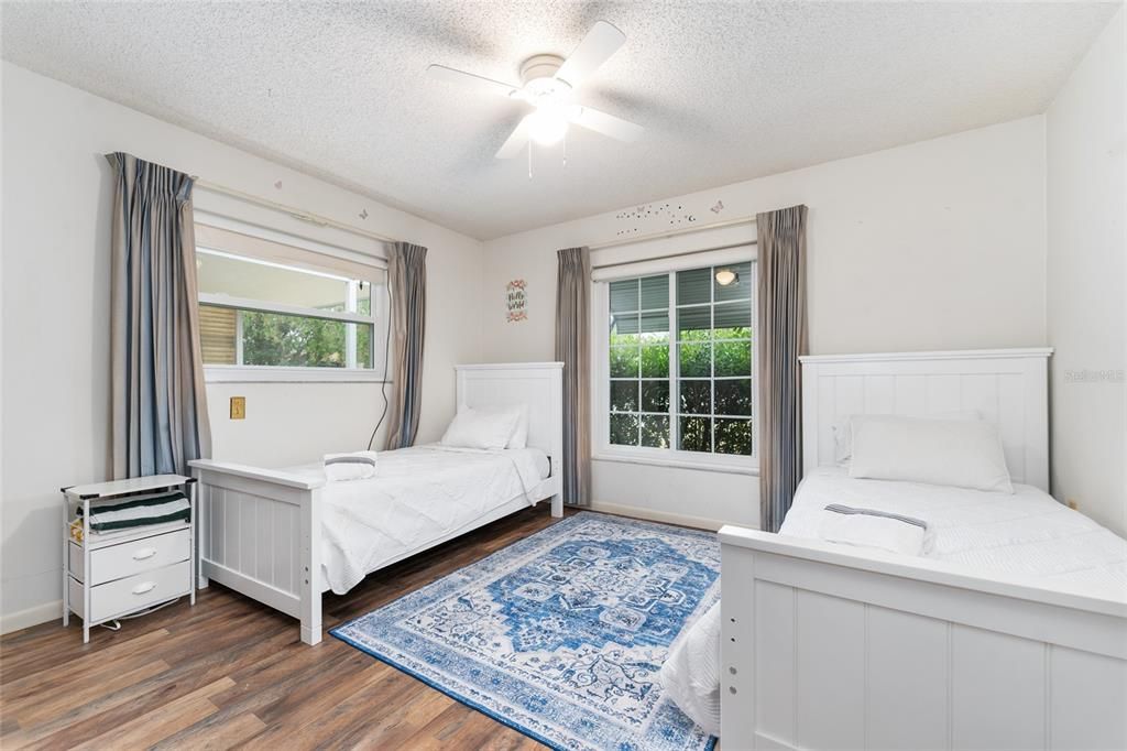 待售: $325,000 (2 贝兹, 2 浴室, 1249 平方英尺)