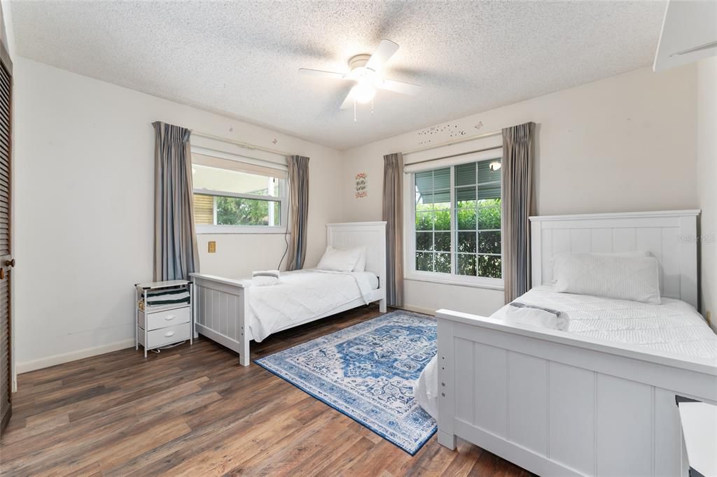 待售: $325,000 (2 贝兹, 2 浴室, 1249 平方英尺)