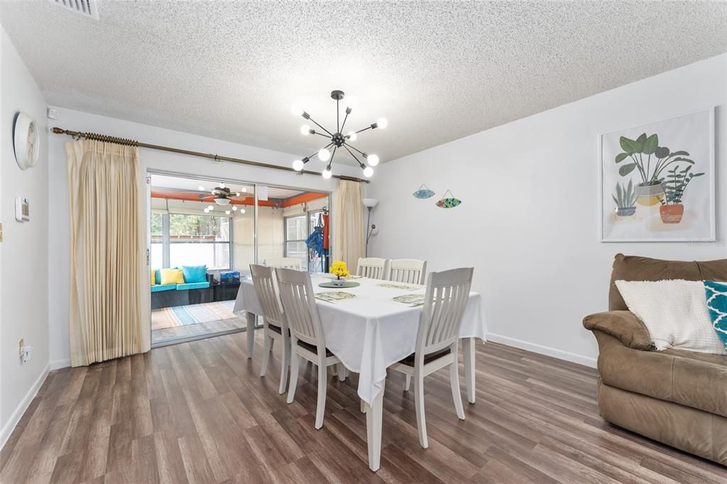 待售: $325,000 (2 贝兹, 2 浴室, 1249 平方英尺)