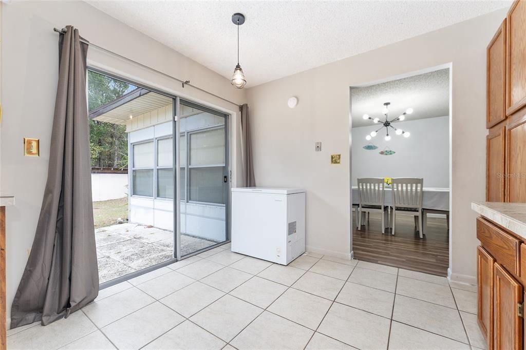 待售: $325,000 (2 贝兹, 2 浴室, 1249 平方英尺)