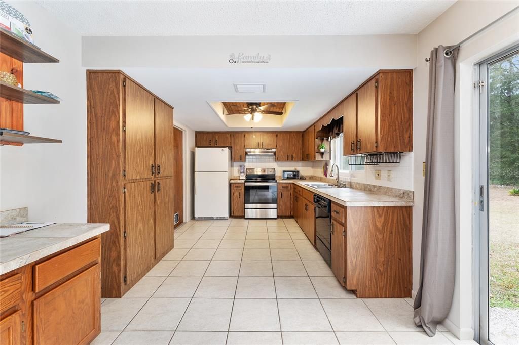 待售: $325,000 (2 贝兹, 2 浴室, 1249 平方英尺)