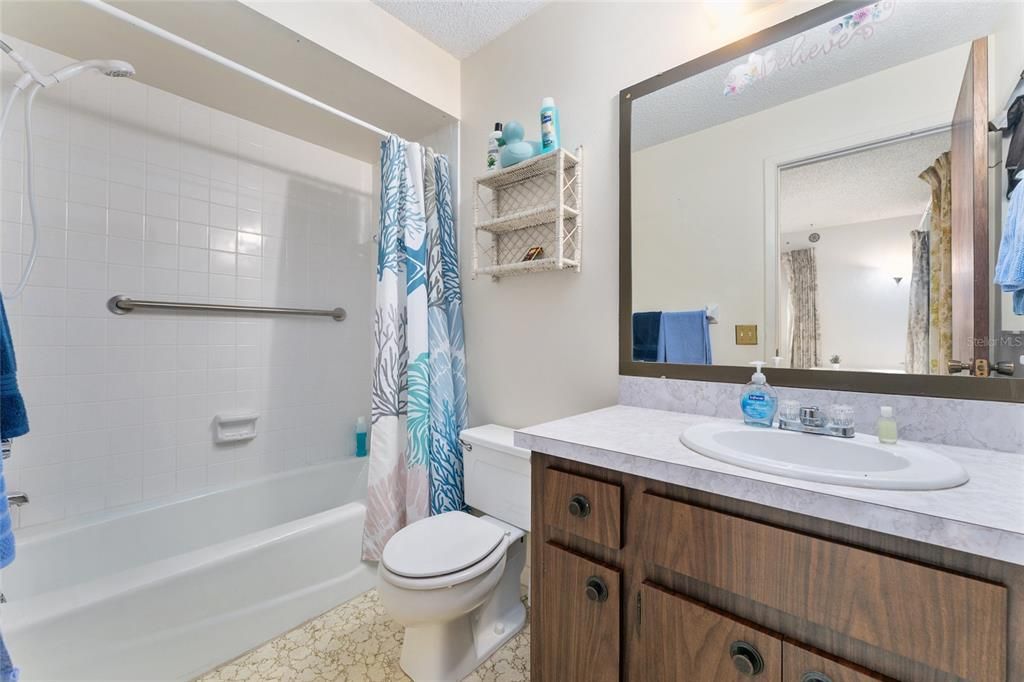 待售: $325,000 (2 贝兹, 2 浴室, 1249 平方英尺)