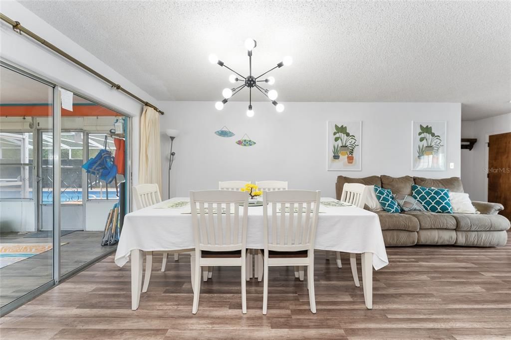 待售: $325,000 (2 贝兹, 2 浴室, 1249 平方英尺)