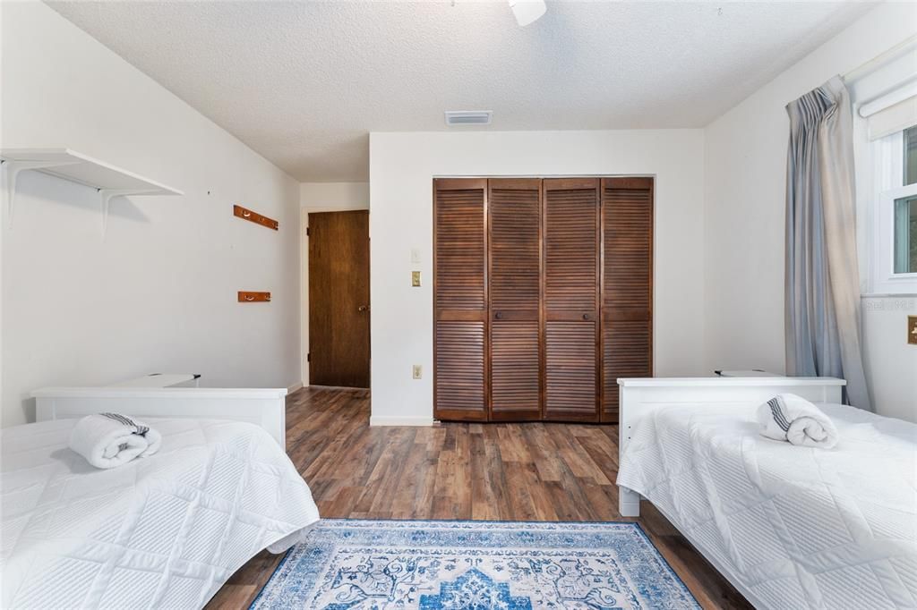 待售: $325,000 (2 贝兹, 2 浴室, 1249 平方英尺)