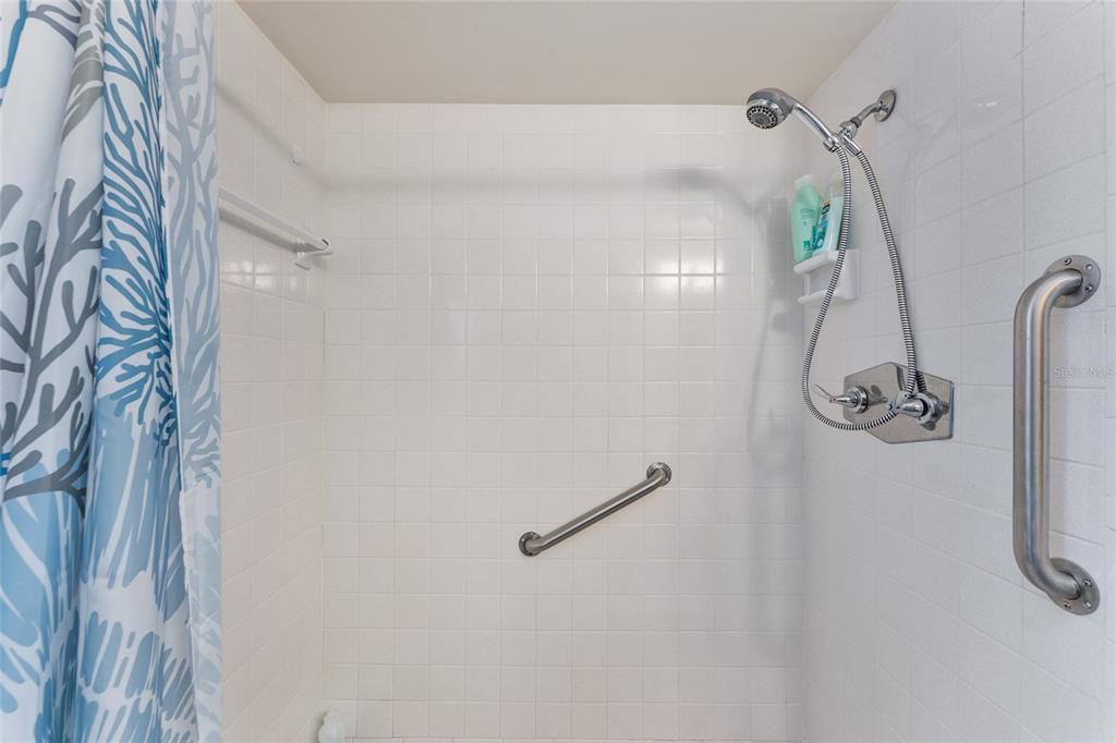 待售: $325,000 (2 贝兹, 2 浴室, 1249 平方英尺)