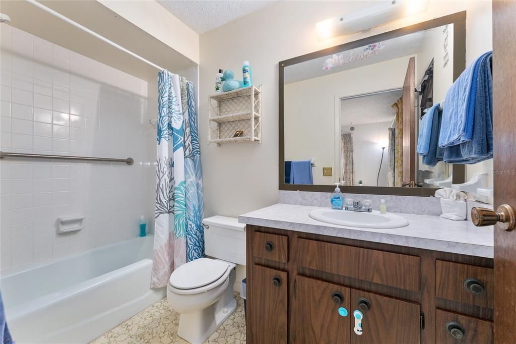 待售: $325,000 (2 贝兹, 2 浴室, 1249 平方英尺)