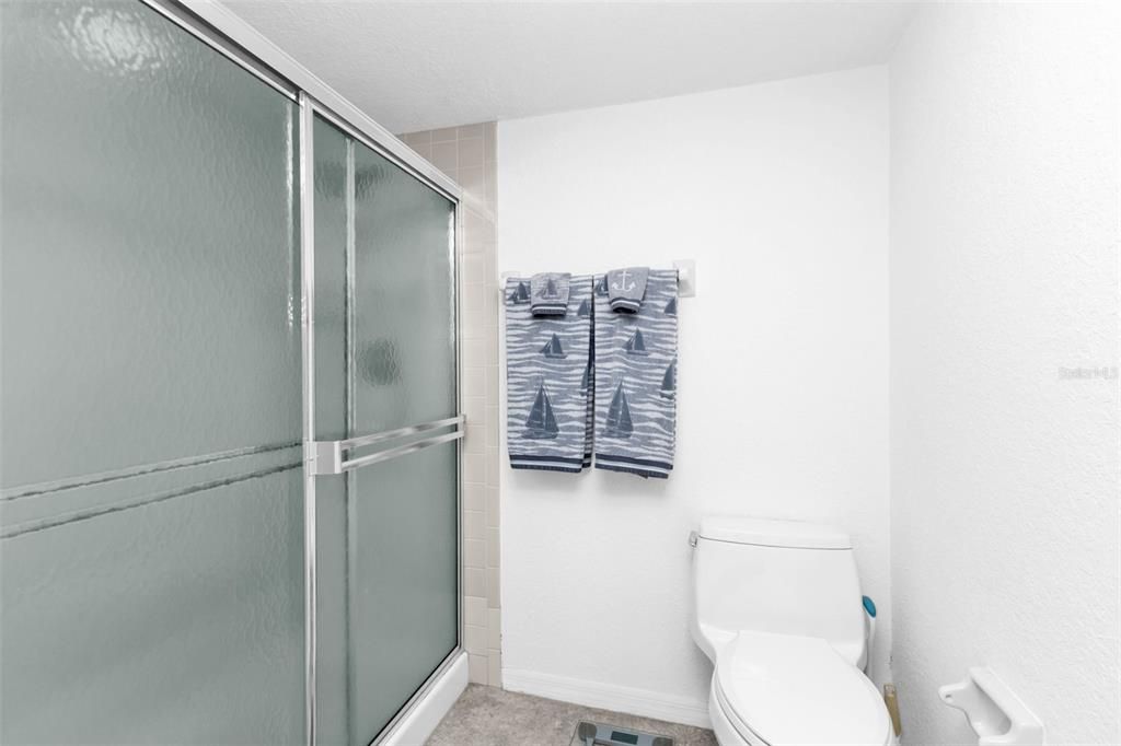 待售: $125,000 (2 贝兹, 2 浴室, 1153 平方英尺)